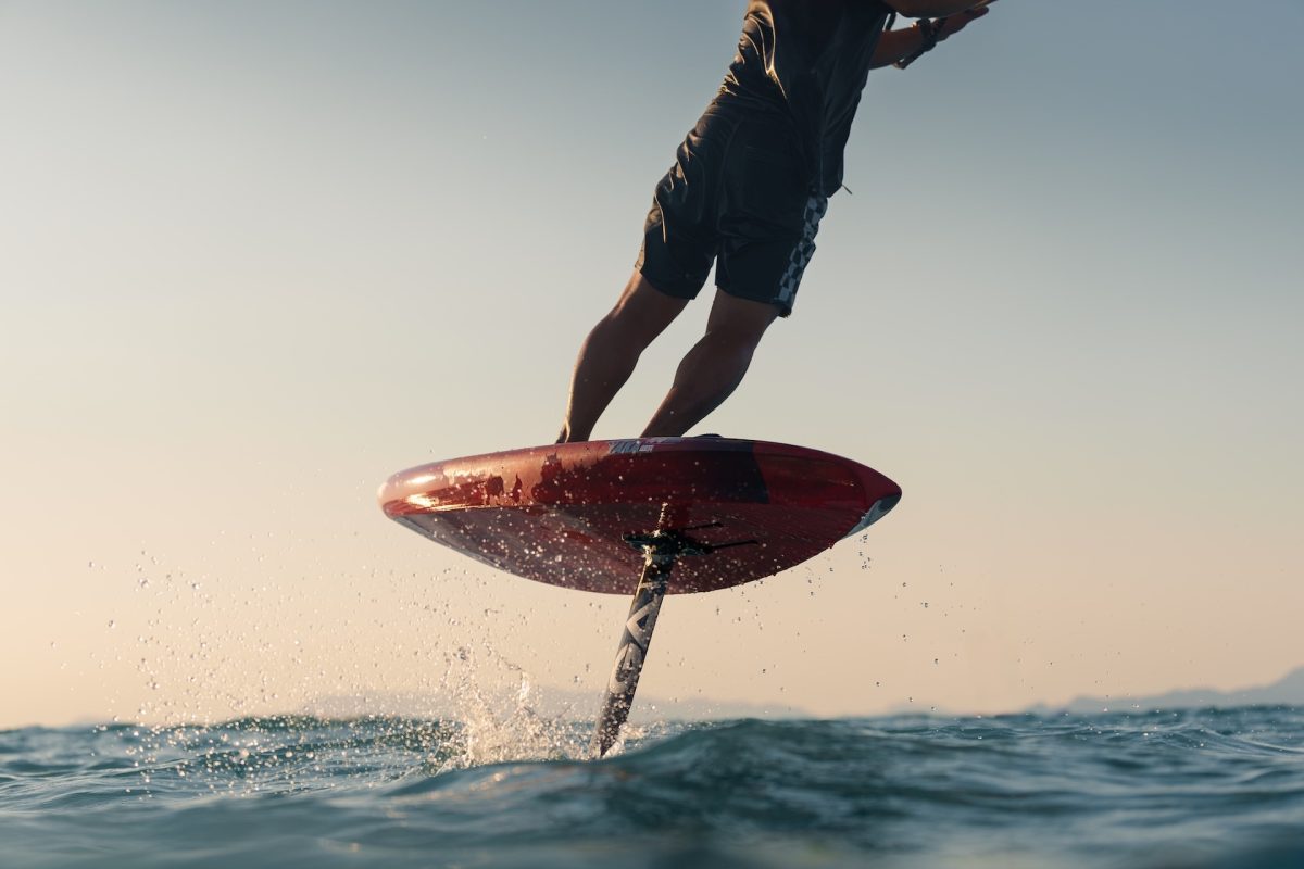 Tabou Super Yaka, lightwing, mid-length, down wind, Allround freeride, wingfoil board 2026, Wingsurf, wing, board, foil